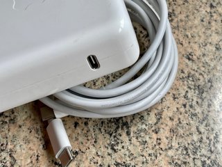 Cargador Apple MacBook Pro 14 15 16 87W M1 M2 M3