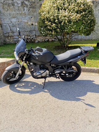 Suzuki GS 500 Naked Negra