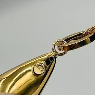 Colgante gota hueco.