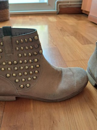 Botines ante tachuelas T.39