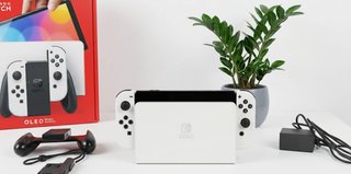 Nintendo Switch OLED con caja