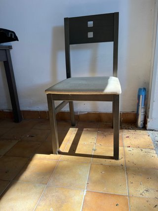 4 Sillas de madera y tela para interior