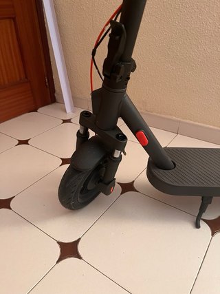 Patinete eléctrico gris