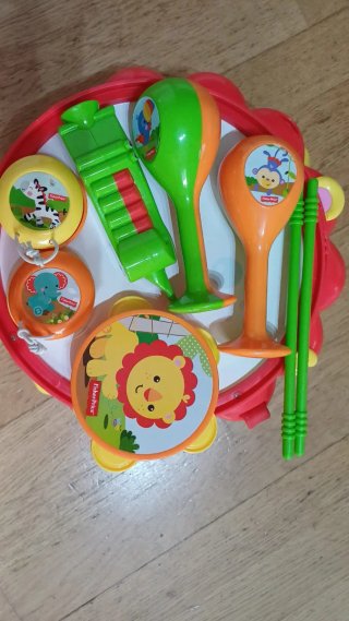 Tambor infantil con 5 instrumentos musicales