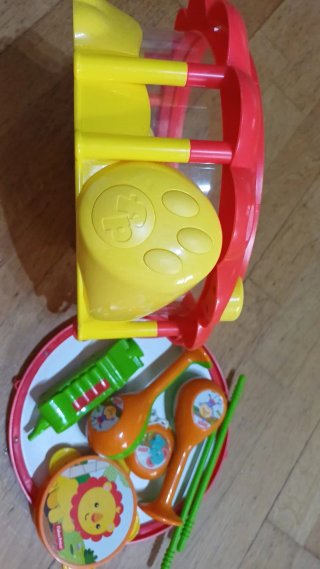 Tambor infantil con 5 instrumentos musicales