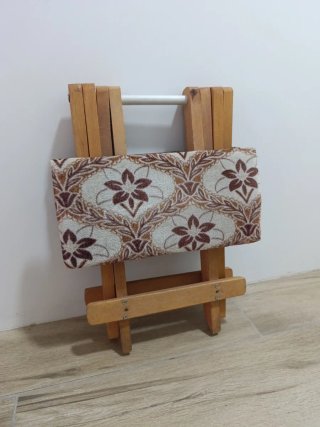 Taburete plegable de madera