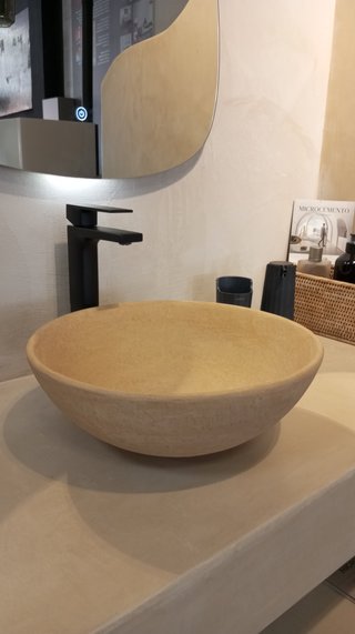 Lavabo artesanal sobre encimera