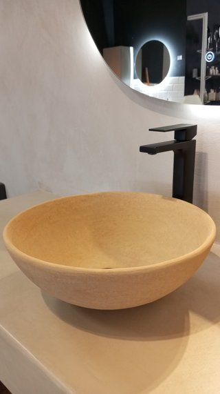 Lavabo artesanal sobre encimera