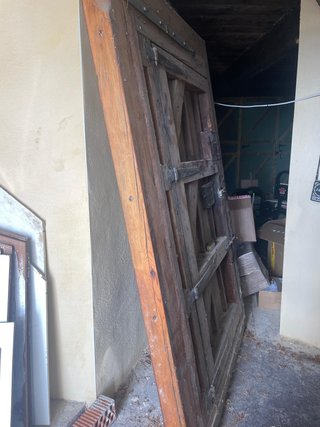 Portón madera maciza antiguo