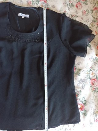 Blusa negra bordada talla 50