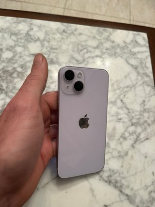 iPhone 14 morado