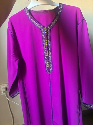 Caftan  morado con bordado de niñas , tallas 8/ 5