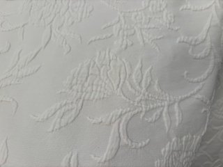 Copriletto bianco in cotone con ricami