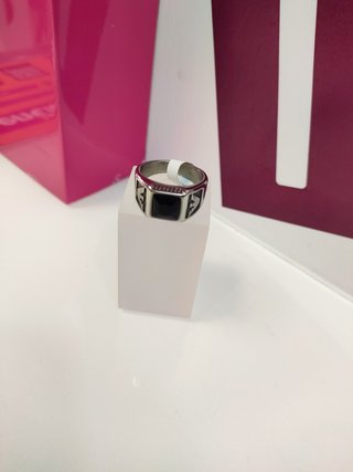 Anillo acero plateado con piedra cuadrada negra T21