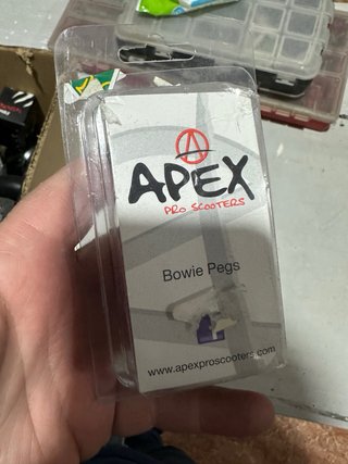 Pegs Apex Scooter Rojos