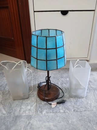 Lámpara de mesa azul y marrón y 2 lámparas a juego