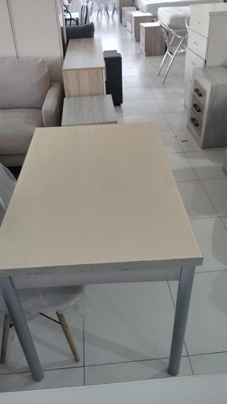 Mesa de comedor cristal y metal