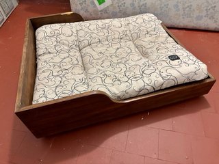 Cama artesanal para perro