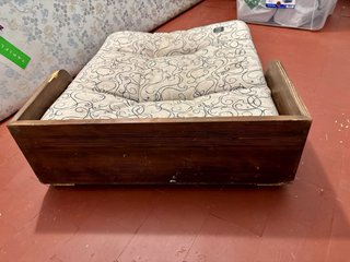 Cama artesanal para perro