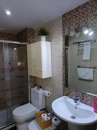 Se alquila habitación.
