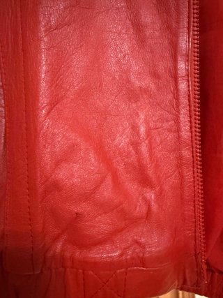 Cazadora de piel roja