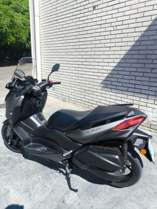 Yamaha Xmax Maxi Scooter Negra/Gris
