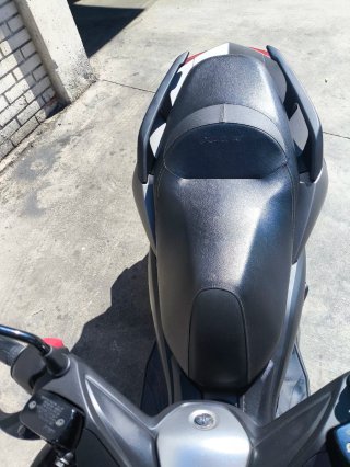 Yamaha Xmax Maxi Scooter Negra/Gris