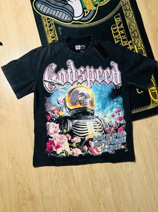 Camiseta Godspeed Astronauta Calavera Flores