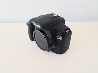 2.630 DISPAROS Canon EOS 2000D (cuerpo)