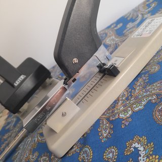 Grapadora y Perforadora Profesional Novus