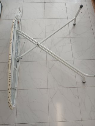 Rayen | Tabla de planchar | Gama Premium | Altura Regulable | Caucho Antideslizante en las patas | Funda estampada | Medida: 120