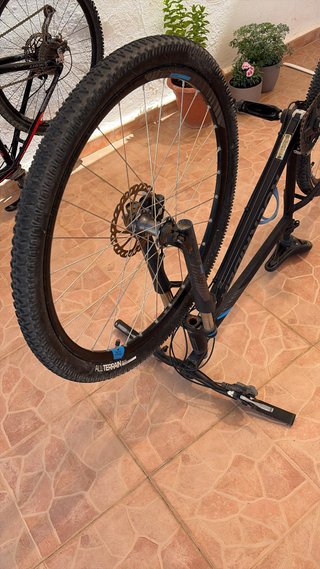 2 Bicicletas Scott y Rockrider para poner a punto