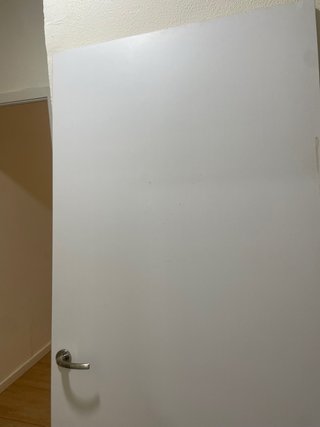 Puertas blancas con picaporte