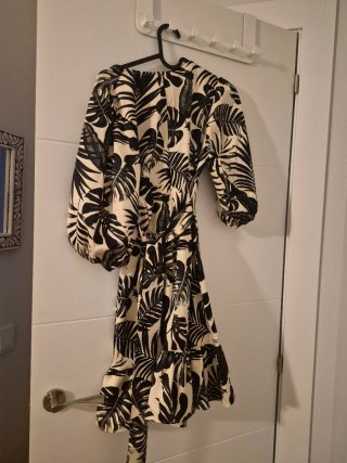 Vestido ASOS estampado hojas