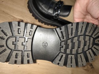 Mocasines negros con cadena
