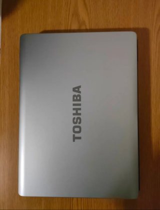 Portátil Toshiba Plata y Negro