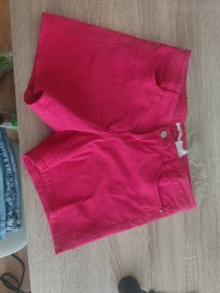 Pantalones cortos vaqueros desgastados