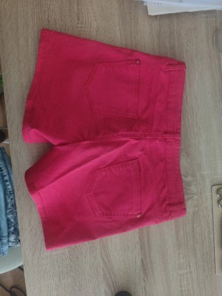 Pantalones cortos vaqueros desgastados