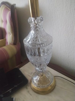 Pie de lámpara de cristal tallado