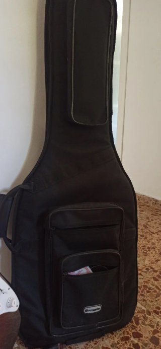 Guitarra Yamaha Pacifica 112J OVS y Amplificador H