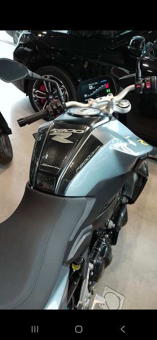BMW F900R 2023 gris