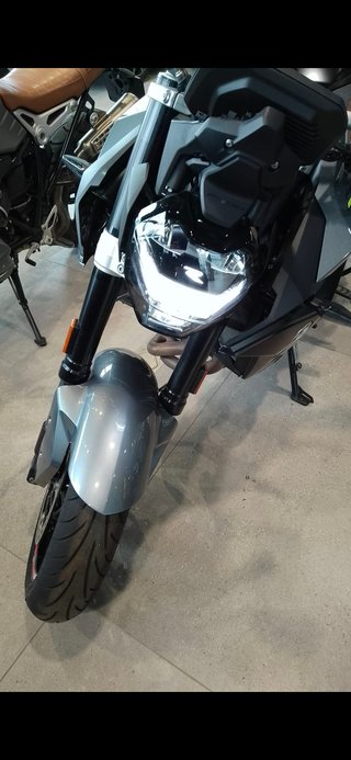 BMW F900R 2023 gris