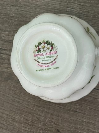 Tazza Royal Albert Flower of the Month Dicembre