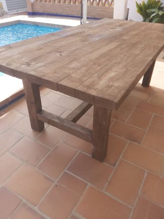 Mesa de madera rústica