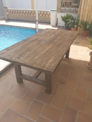 Mesa de madera rústica