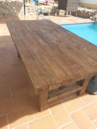 Mesa de madera rústica