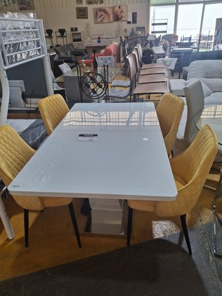 Mesa extensible cristal y metal