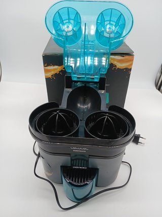Cecotec Exprimidor Naranjas eléctrico EssentialVita Twice Black. 90 W, Doble Cabezal y Cortador, Filtro para Pulpa, Vaso 500ml,