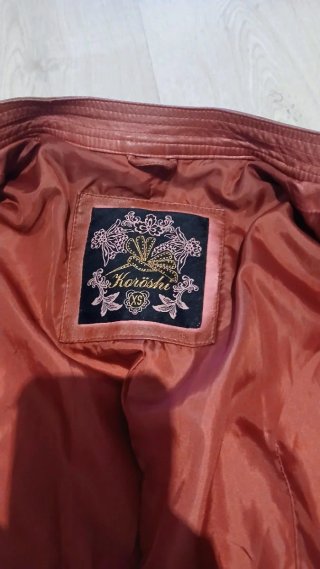 Cazadora polipiel marrón/rojo