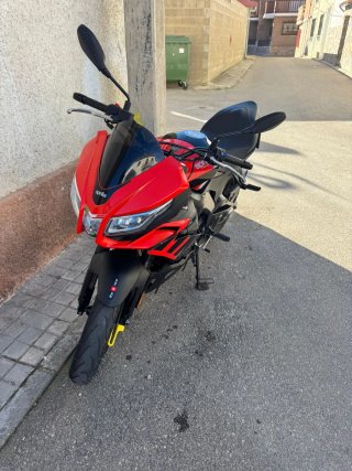 Aprilia Tuono 125cc Naked Roja